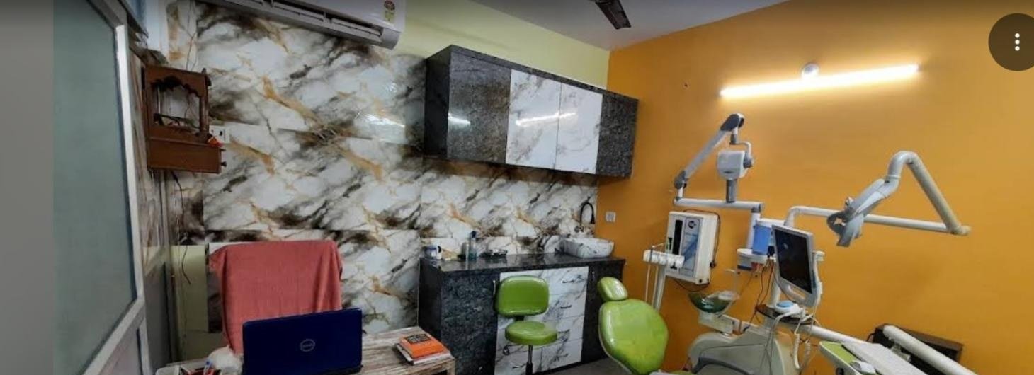 Treatment room at Dr. Dubey's Dental Clinic, Rail Bazar, Kanpur